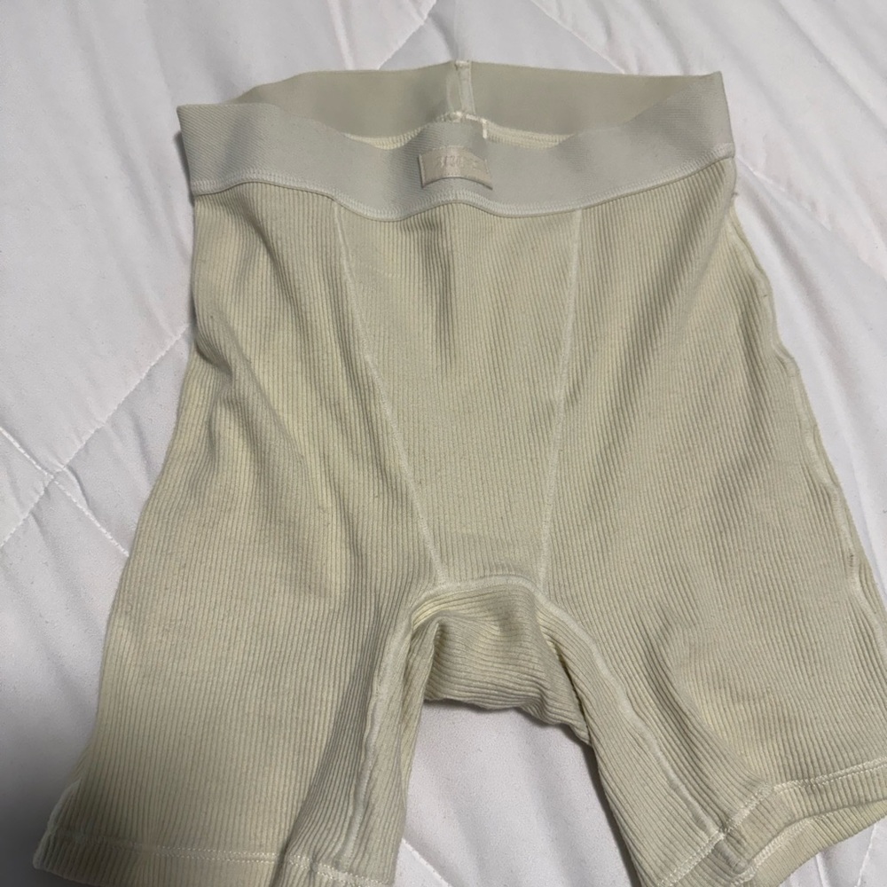 SKIMS Cotton Rib Boxer Short - Picture 3 of 3